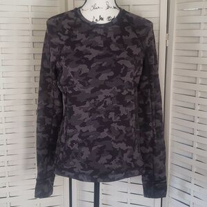 Lululemon black and gray camo long sleeve woman thermo top size 10